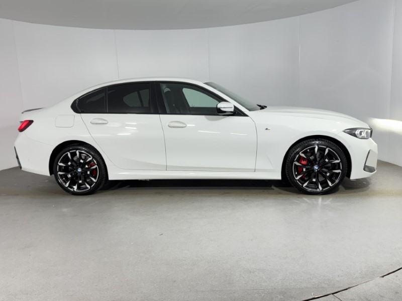 2025 (25) BMW 3 SERIES 330e 22.3 kWh M Sport 4dr Step Auto 4907995