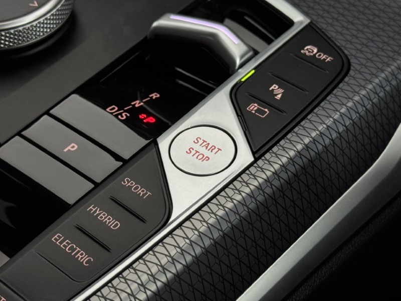 2025 (25) BMW 3 SERIES 330e 22.3 kWh M Sport 4dr Step Auto 4907966