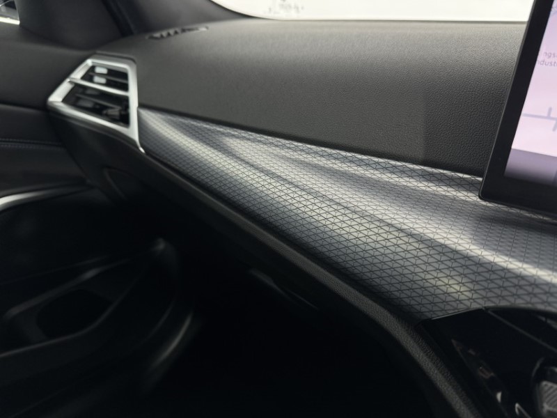 2025 (25) BMW 3 SERIES 330e 22.3 kWh M Sport 4dr Step Auto 4907970