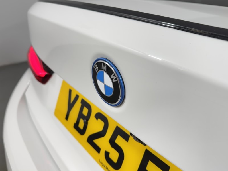 2025 (25) BMW 3 SERIES 330e 22.3 kWh M Sport 4dr Step Auto 4907981