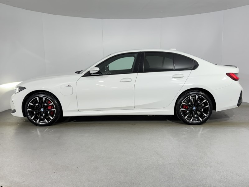 2025 (25) BMW 3 SERIES 330e 22.3 kWh M Sport 4dr Step Auto 4908001