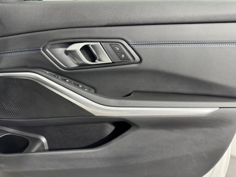 2025 (25) BMW 3 SERIES 330e 22.3 kWh M Sport 4dr Step Auto 4907973