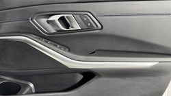 2025 (25) BMW 3 SERIES 330e 22.3 kWh M Sport 4dr Step Auto 4907973