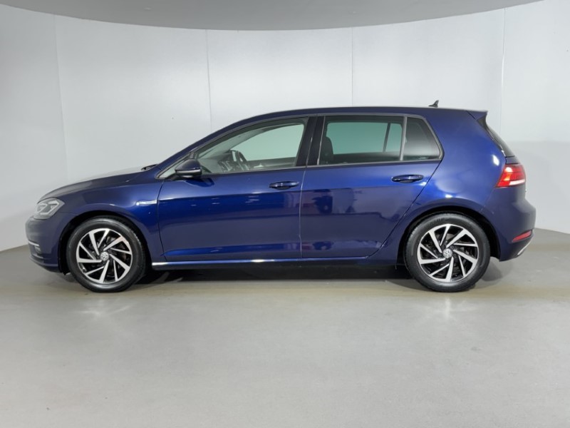 2020 (20) VOLKSWAGEN GOLF 1.5 TSI EVO Match Edition 5dr 4903575