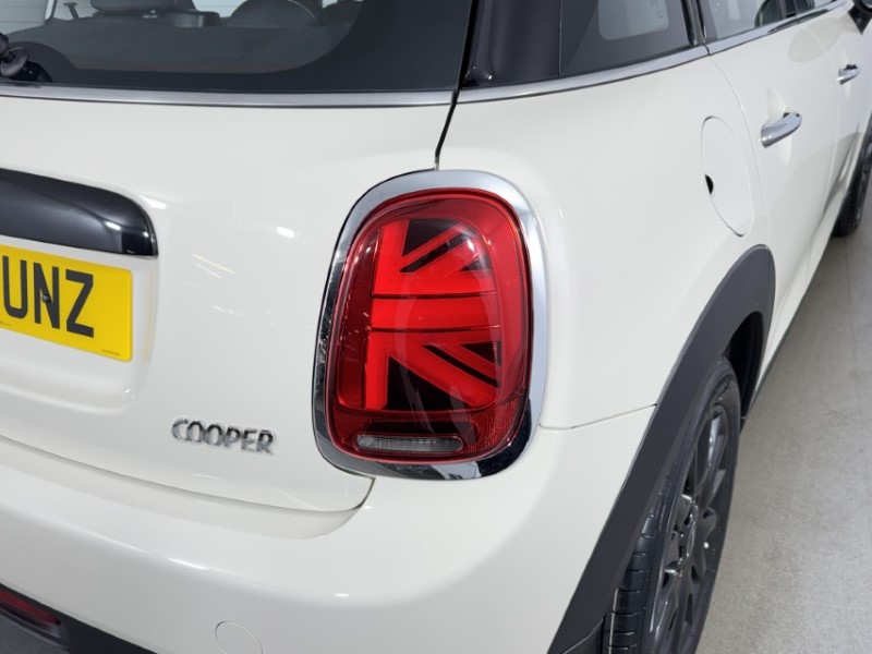 2019 (19) MINI HATCHBACK 1.5 Cooper Classic II 5dr 4962763