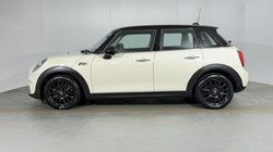 2019 (19) MINI HATCHBACK 1.5 Cooper Classic II 5dr 4962781