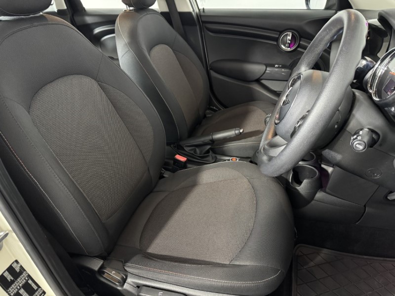 2019 (19) MINI HATCHBACK 1.5 Cooper Classic II 5dr 4963013