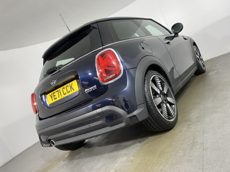 2021 (71) MINI HATCHBACK 1.5 Cooper Exclusive 3dr Auto 4928596