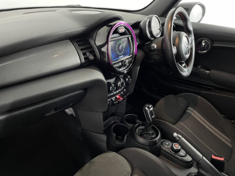 2020 (70) MINI HATCHBACK 1.5 Cooper Sport 3dr Auto 4918090