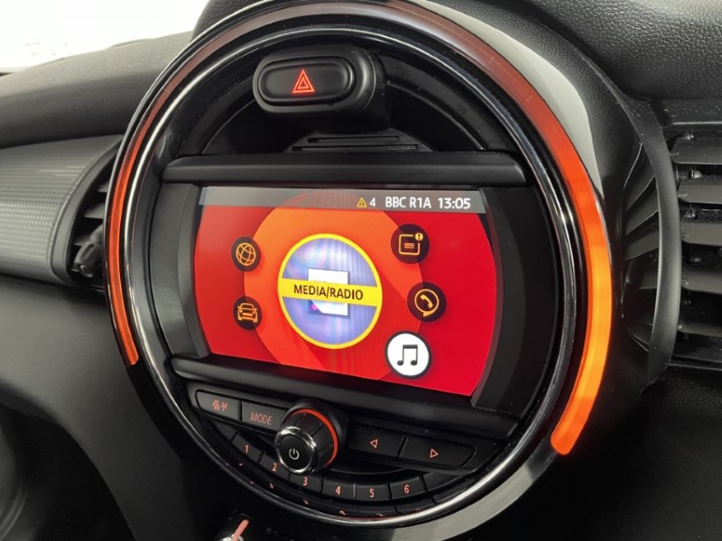 2020 (70) MINI HATCHBACK 1.5 Cooper Sport 3dr Auto 4918220