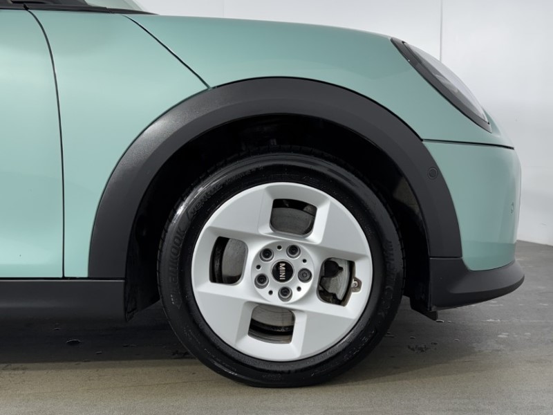 2024 (74) MINI COOPER 1.5 C Classic 5dr Auto 4959031