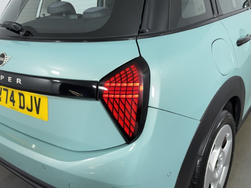 2024 (74) MINI COOPER 1.5 C Classic 5dr Auto 4959034