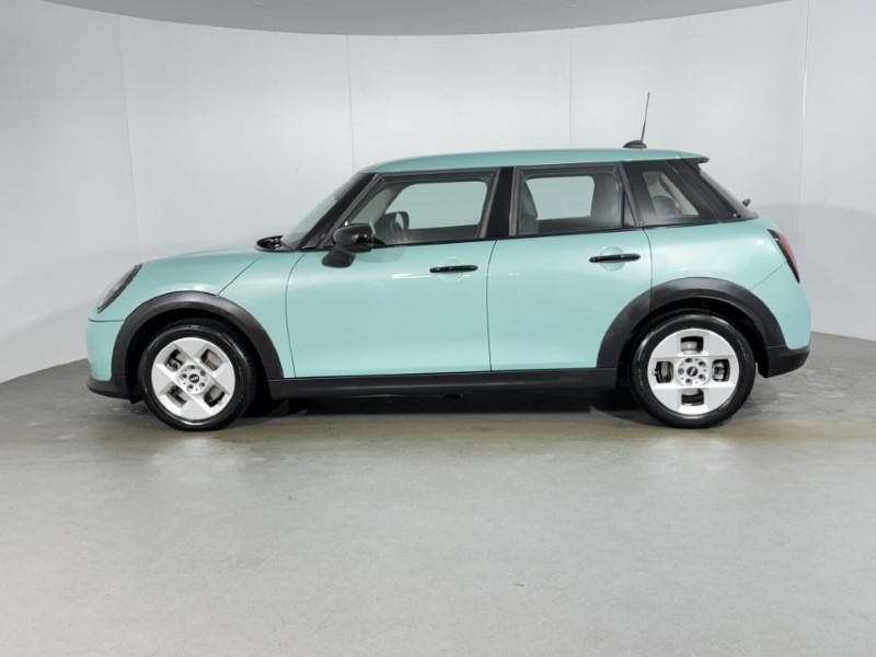 2024 (74) MINI COOPER 1.5 C Classic 5dr Auto 4959047