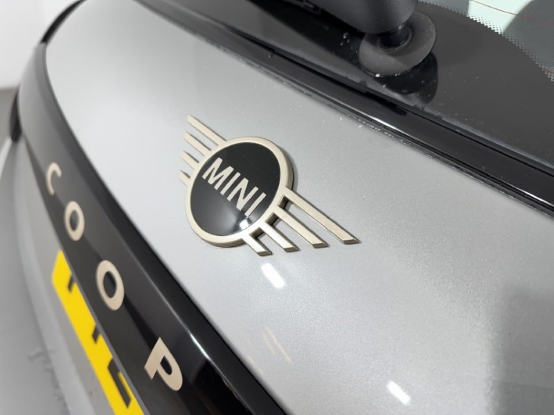 2024 (24) MINI COOPER 1.5 C Classic 3dr Auto 4918007
