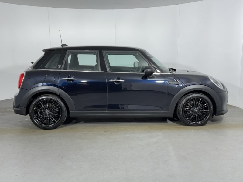 2023 (23) MINI HATCHBACK 1.5 Cooper Exclusive Premium 5dr Auto 5027438