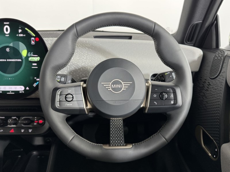 2026 (75) MINI COOPER 160kW SE Exclusive 54kWh 3dr Auto 5676540