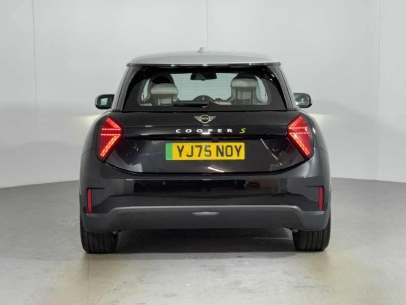 2026 (75) MINI COOPER 160kW SE Exclusive 54kWh 3dr Auto 5676575