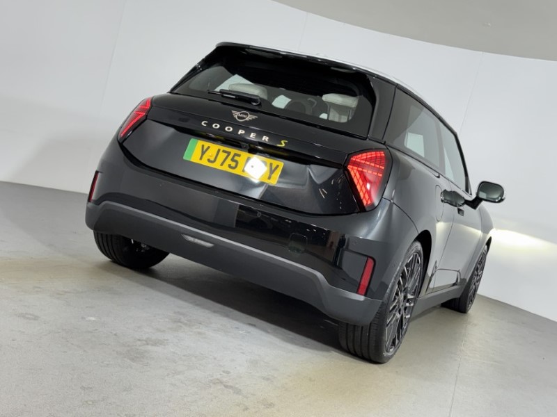 2026 (75) MINI COOPER 160kW SE Exclusive 54kWh 3dr Auto 5676569
