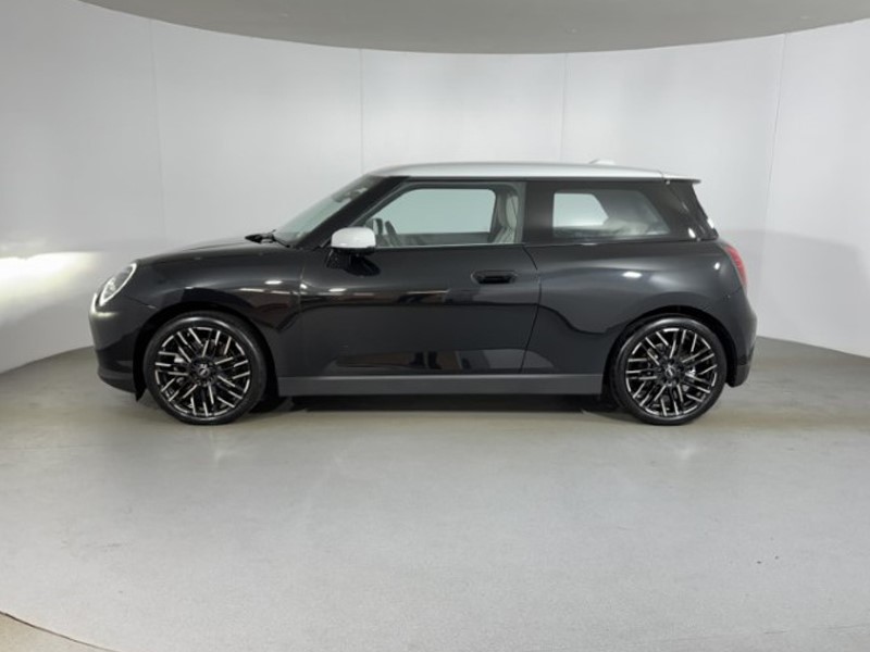2026 (75) MINI COOPER 160kW SE Exclusive 54kWh 3dr Auto 5676746