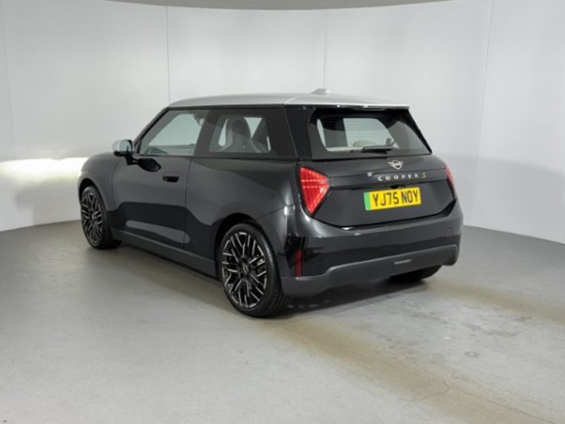 2026 (75) MINI COOPER 160kW SE Exclusive 54kWh 3dr Auto 5676740