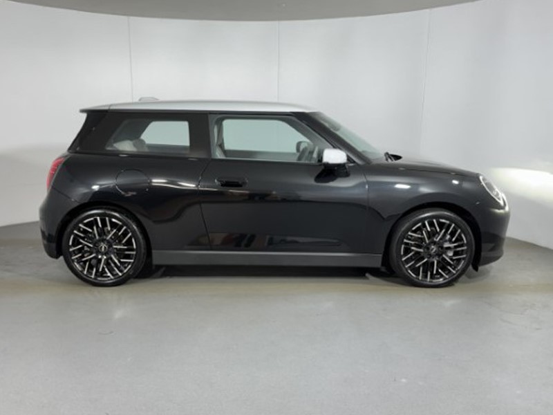 2026 (75) MINI COOPER 160kW SE Exclusive 54kWh 3dr Auto 5676741