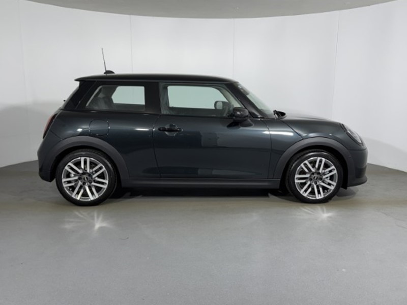 2026 (75) MINI COOPER 1.5 C Classic 3dr Auto 5688296