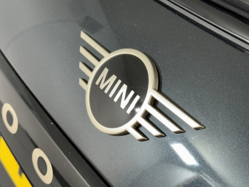 2026 (75) MINI COOPER 1.5 C Classic 3dr Auto 5683472