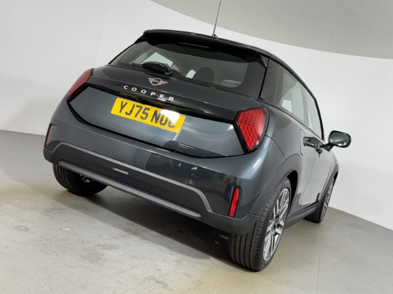 2026 (75) MINI COOPER 1.5 C Classic 3dr Auto 5683474