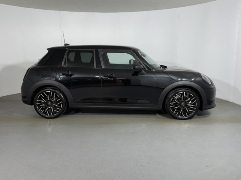 2026 (75) MINI COOPER 1.5 C Exclusive 5dr Auto 5685249