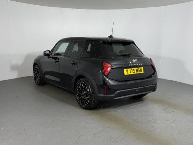 2026 (75) MINI COOPER 1.5 C Exclusive 5dr Auto 5685250