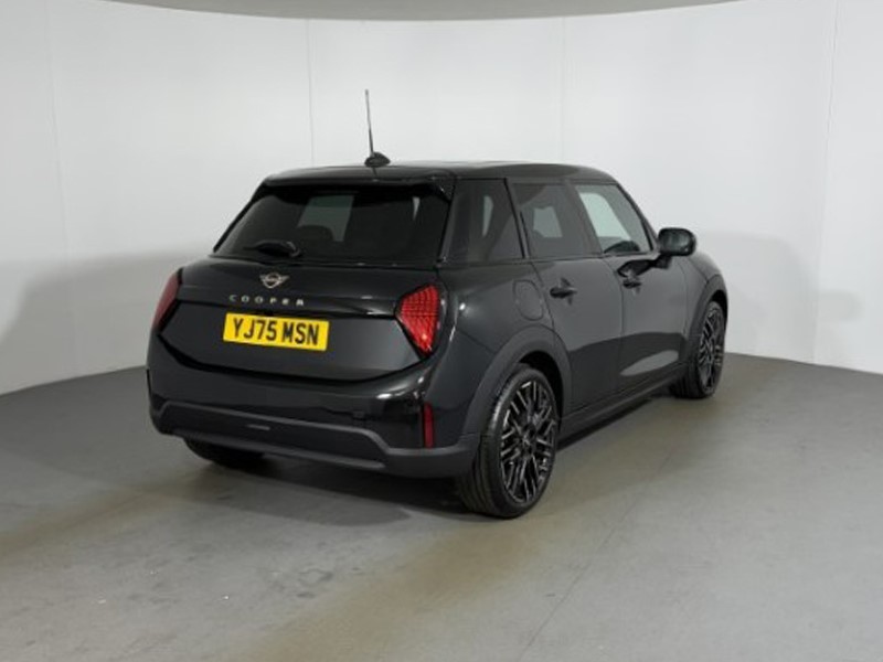 2026 (75) MINI COOPER 1.5 C Exclusive 5dr Auto 5685243