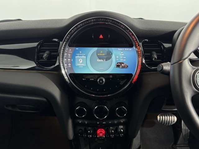 2021 (71) MINI HATCHBACK 1.5 Cooper Sport 3dr Auto 5038875