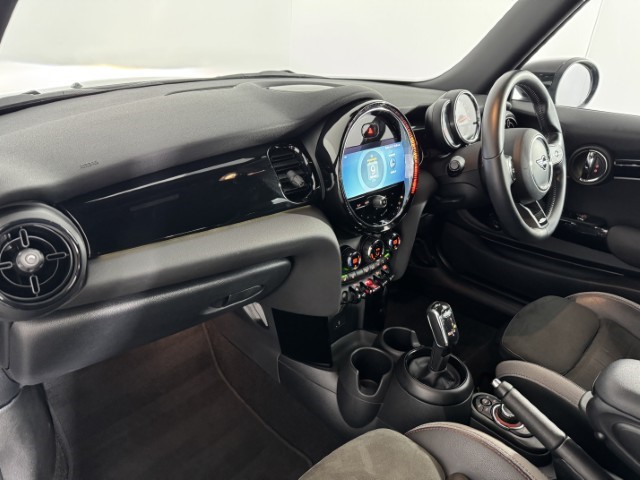 2021 (71) MINI HATCHBACK 1.5 Cooper Sport 3dr Auto 5038838