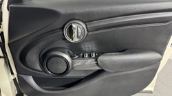 2019 (69) MINI HATCHBACK 1.5 Cooper Classic II 5dr 5098033
