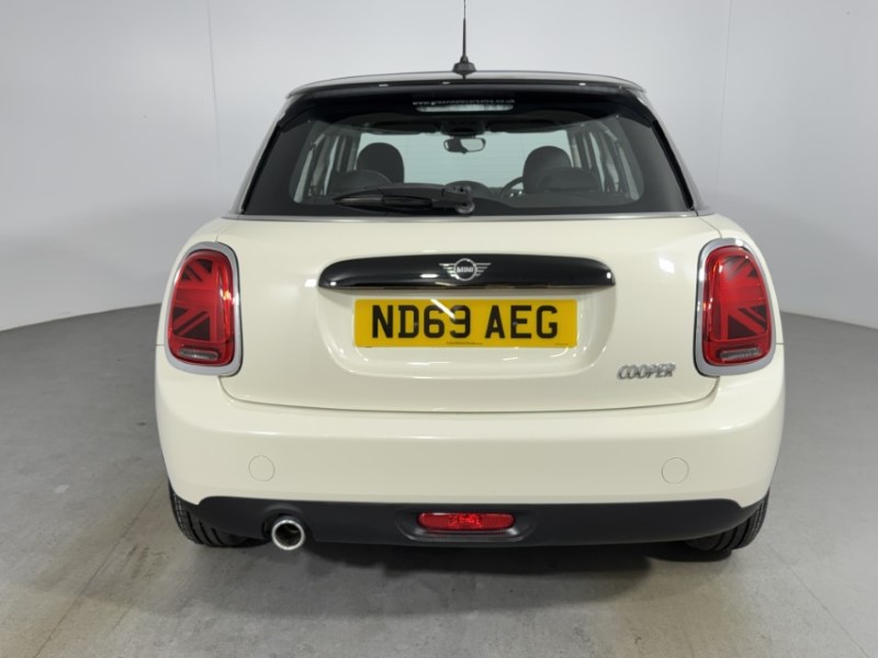 2019 (69) MINI HATCHBACK 1.5 Cooper Classic II 5dr 5098044
