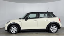 2019 (69) MINI HATCHBACK 1.5 Cooper Classic II 5dr 5098056