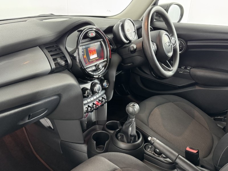 2019 (69) MINI HATCHBACK 1.5 Cooper Classic II 5dr 5098052