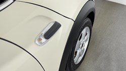 2019 (69) MINI HATCHBACK 1.5 Cooper Classic II 5dr 5098036