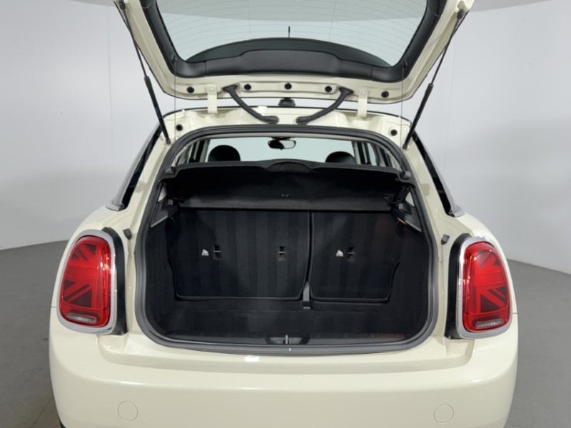 2019 (69) MINI HATCHBACK 1.5 Cooper Classic II 5dr 5098045