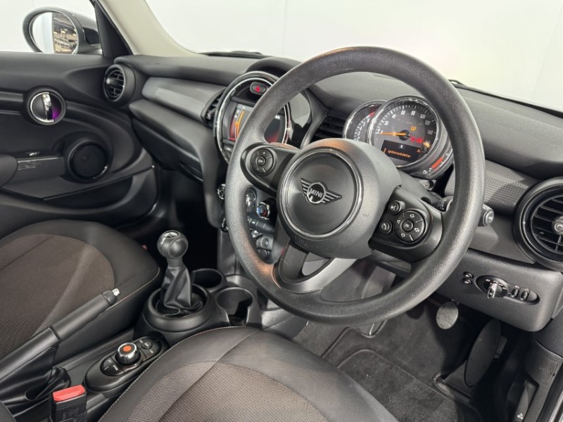 2019 (69) MINI HATCHBACK 1.5 Cooper Classic II 5dr 5098030