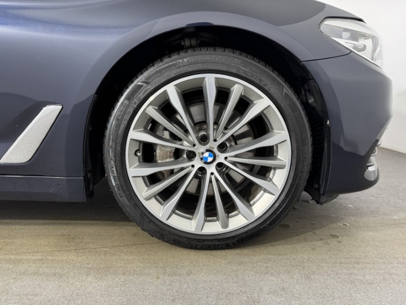 2018 (18) BMW 5 SERIES 530d xDrive SE 4dr Auto 5027168
