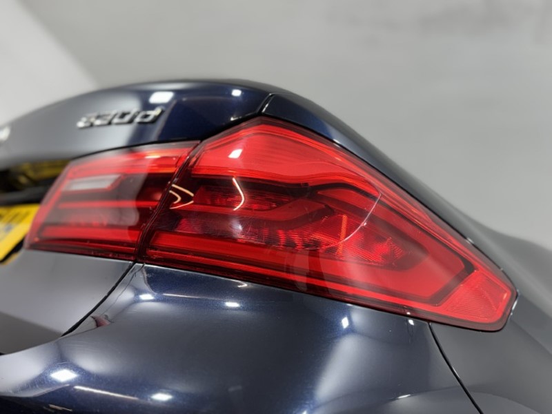 2018 (18) BMW 5 SERIES 530d xDrive SE 4dr Auto 5027171