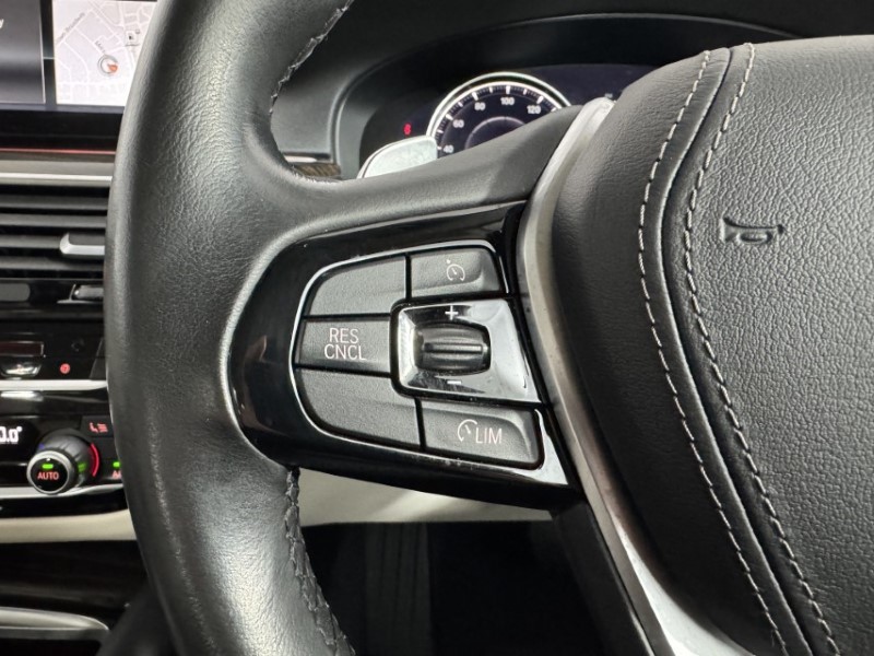 2018 (18) BMW 5 SERIES 530d xDrive SE 4dr Auto 5027143