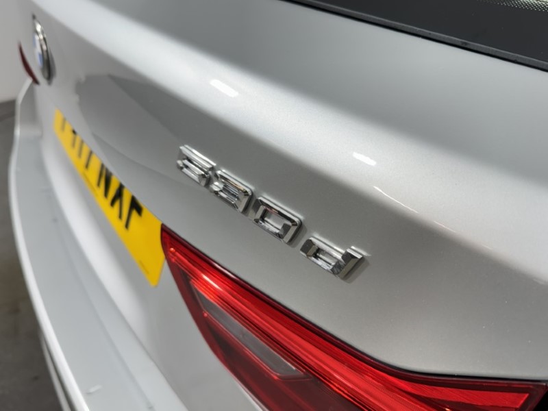 2017 (17) BMW 5 SERIES 530d SE 5dr Auto 5041824