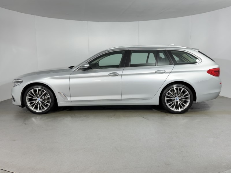 2017 (17) BMW 5 SERIES 530d SE 5dr Auto 5041844