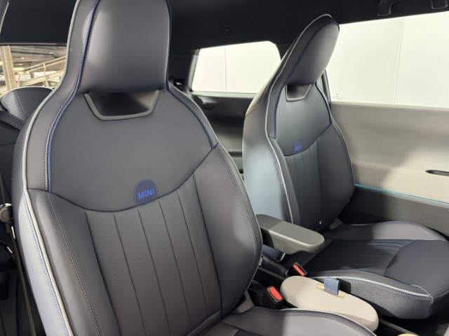 2025 (25) MINI COOPER 135kW E Exclusive 41kWh 3dr Auto 5038473