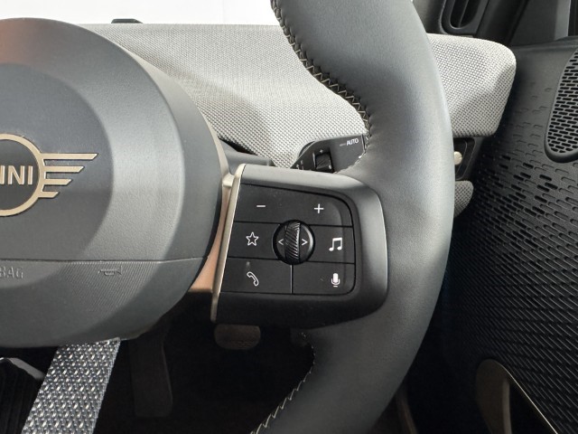 2025 (25) MINI COOPER 135kW E Exclusive 41kWh 3dr Auto 5038453