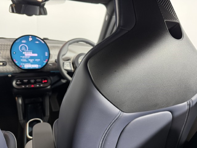 2025 (25) MINI COOPER 135kW E Exclusive 41kWh 3dr Auto 5038476