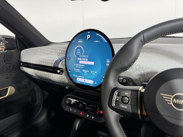 2025 (25) MINI COOPER 135kW E Exclusive 41kWh 3dr Auto 5038465