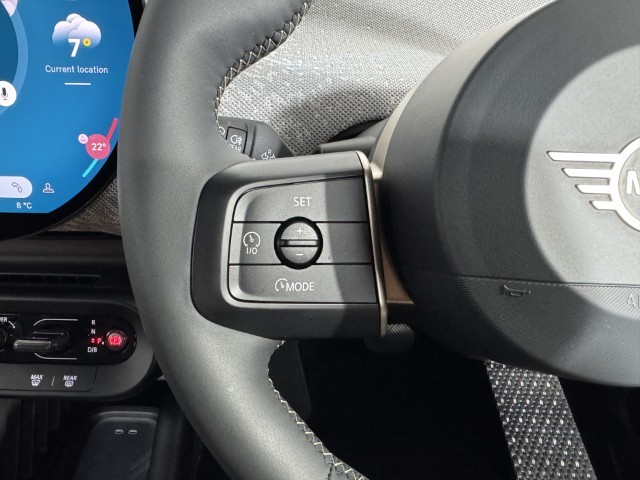 2025 (25) MINI COOPER 135kW E Exclusive 41kWh 3dr Auto 5038452